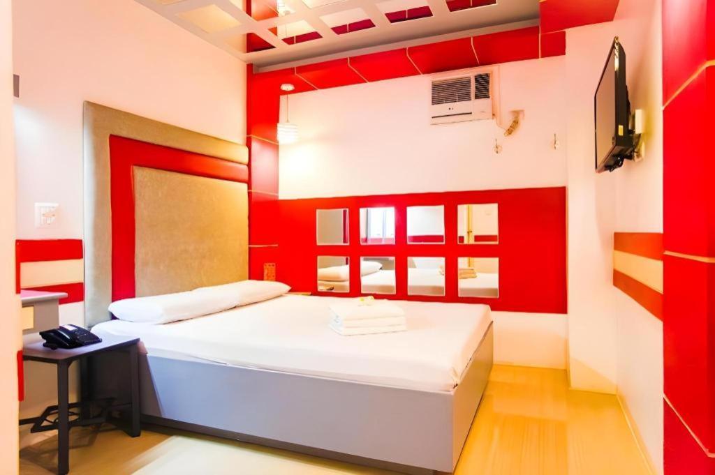 Hotel 99 Monumento Caloocan Εξωτερικό φωτογραφία