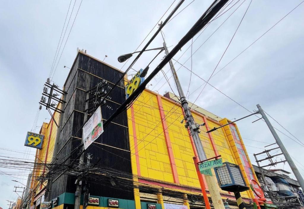 Hotel 99 Monumento Caloocan Εξωτερικό φωτογραφία