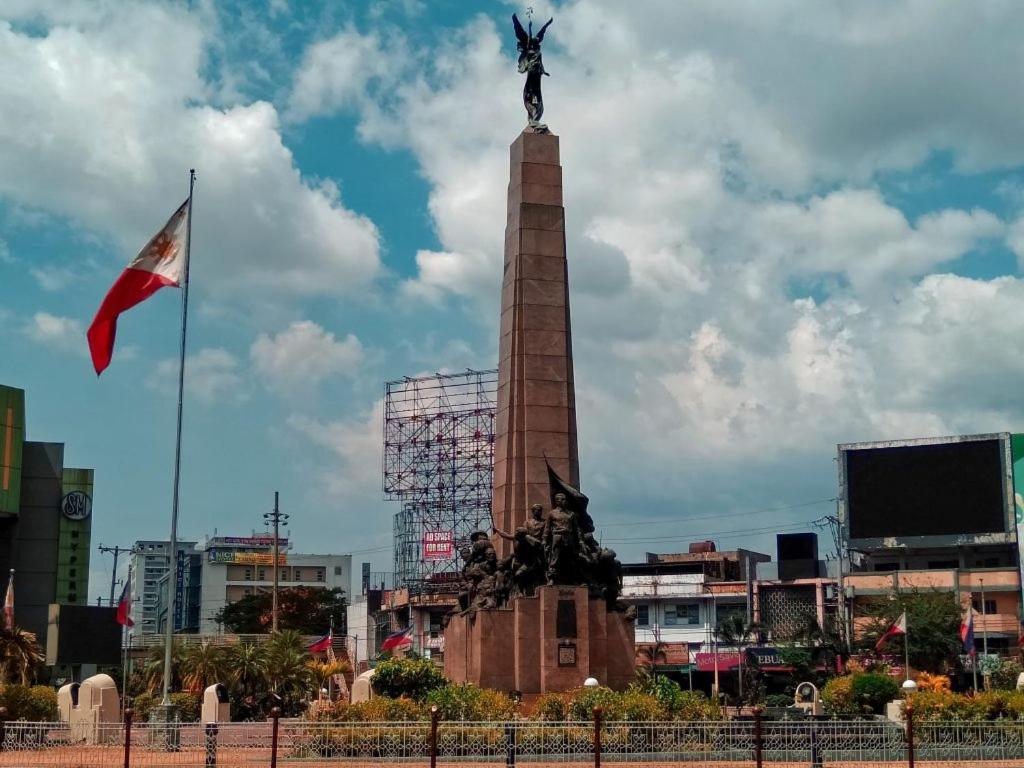 Hotel 99 Monumento Caloocan Εξωτερικό φωτογραφία