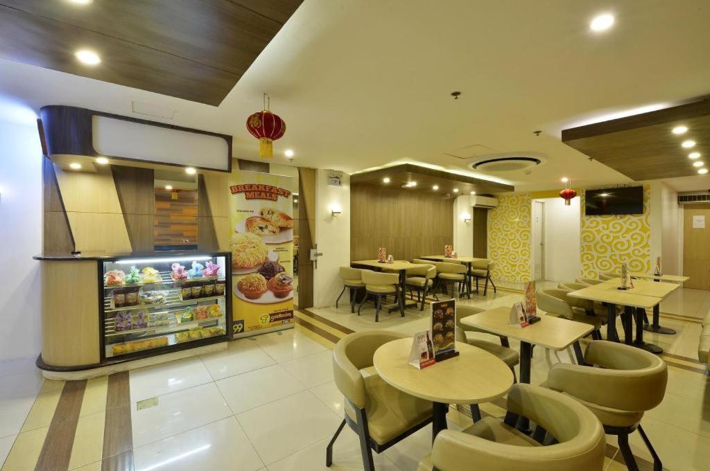 Hotel 99 Monumento Caloocan Εξωτερικό φωτογραφία