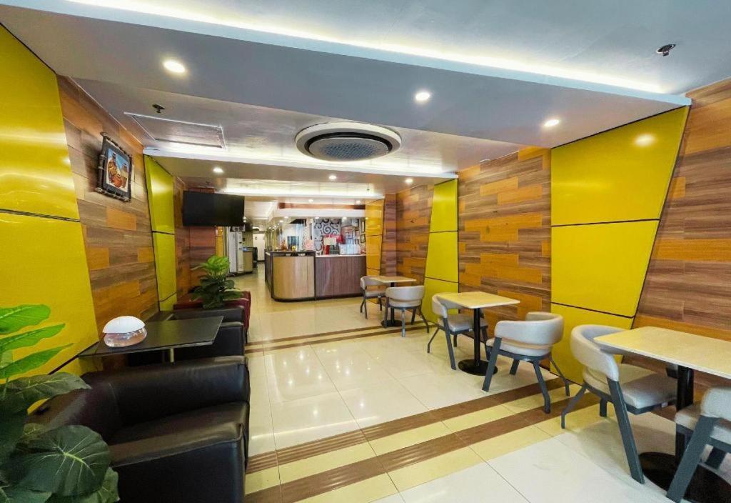 Hotel 99 Monumento Caloocan Εξωτερικό φωτογραφία