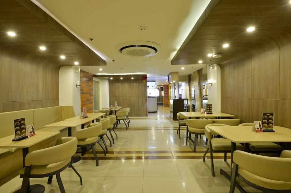 Hotel 99 Monumento Caloocan Εξωτερικό φωτογραφία