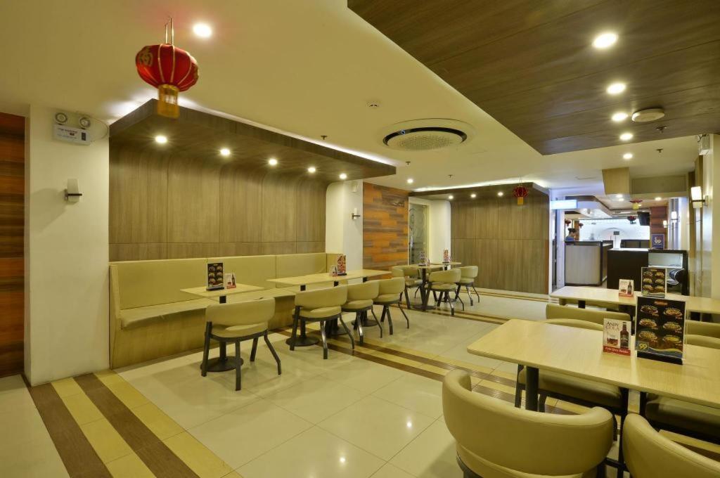 Hotel 99 Monumento Caloocan Εξωτερικό φωτογραφία