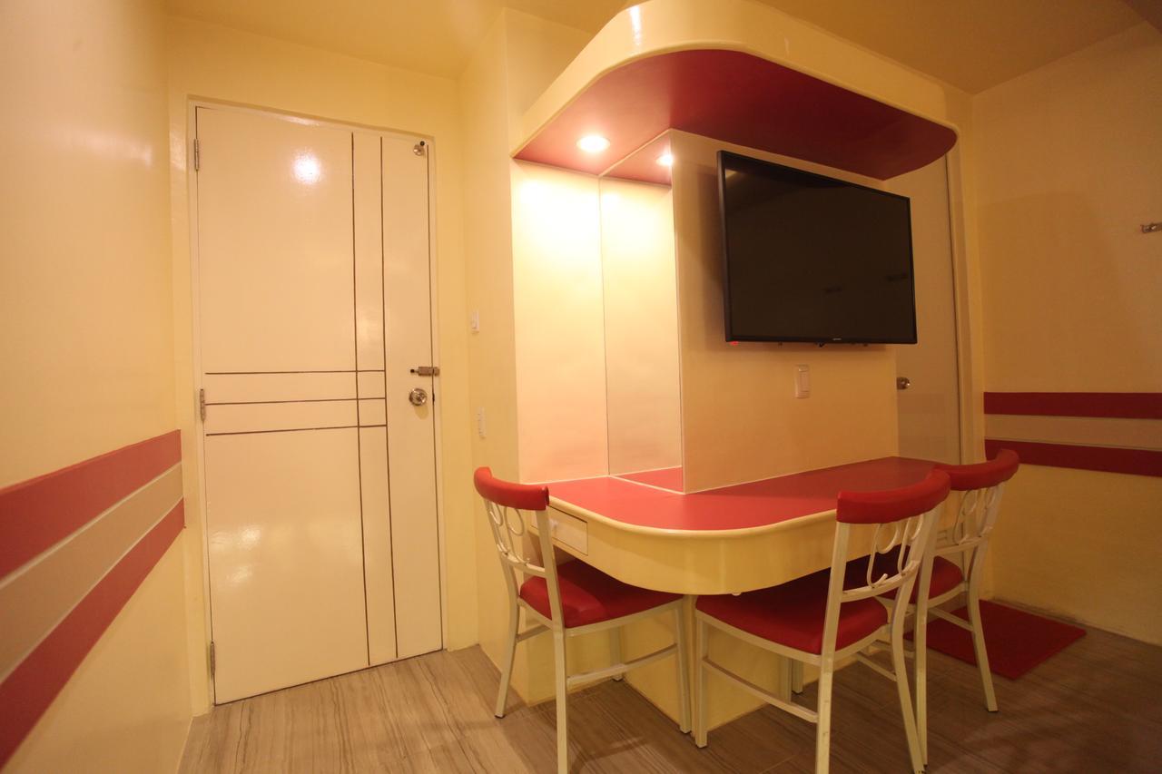 Hotel 99 Monumento Caloocan Εξωτερικό φωτογραφία